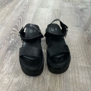 Black platform sandal